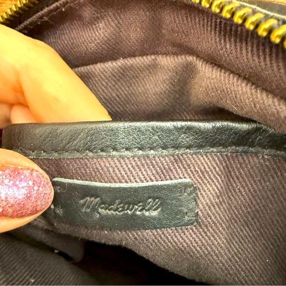 Madewell The Transport Leather Camera Bag: Puffy Edition - Picture 10 of 10